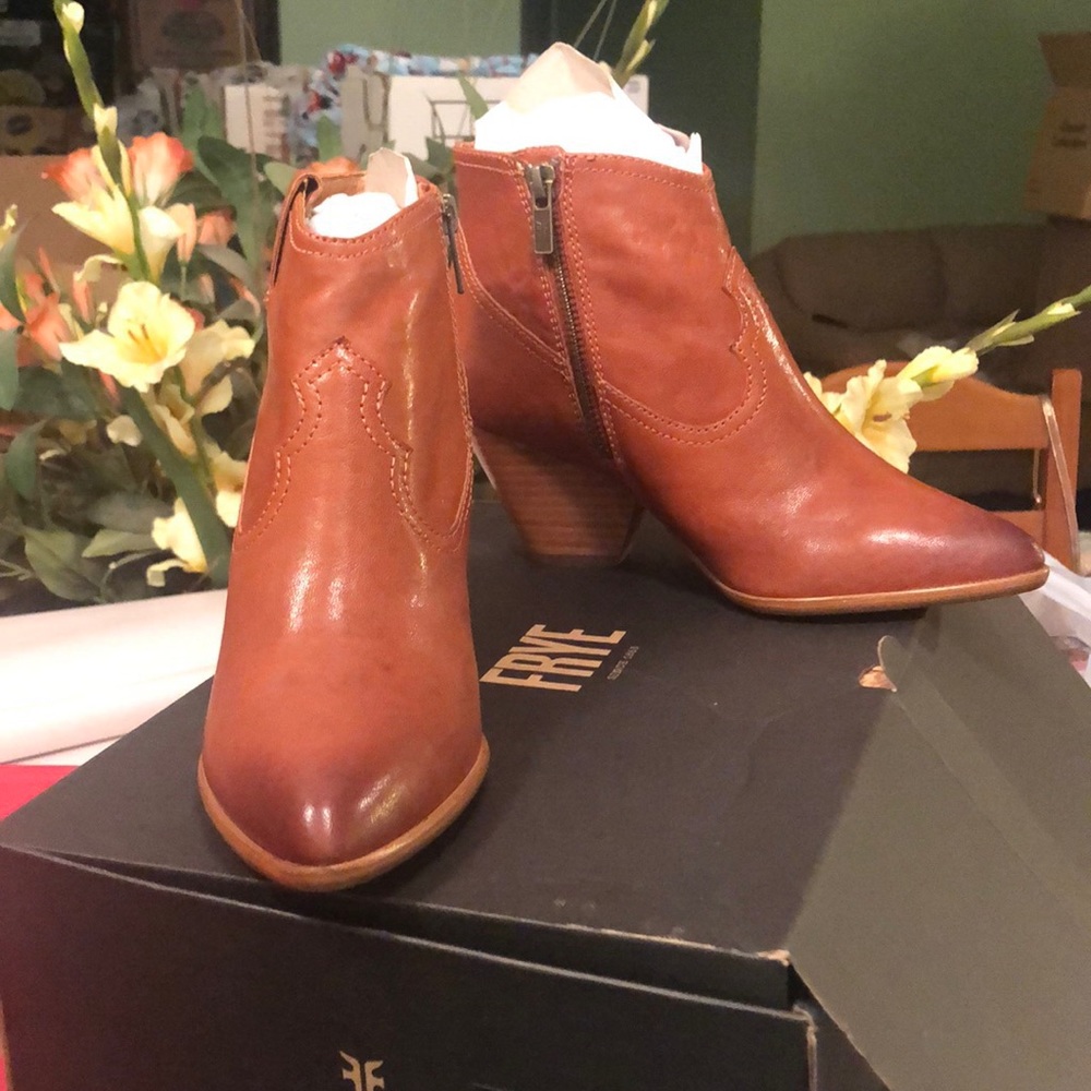 Frye Reina cognac color Booties